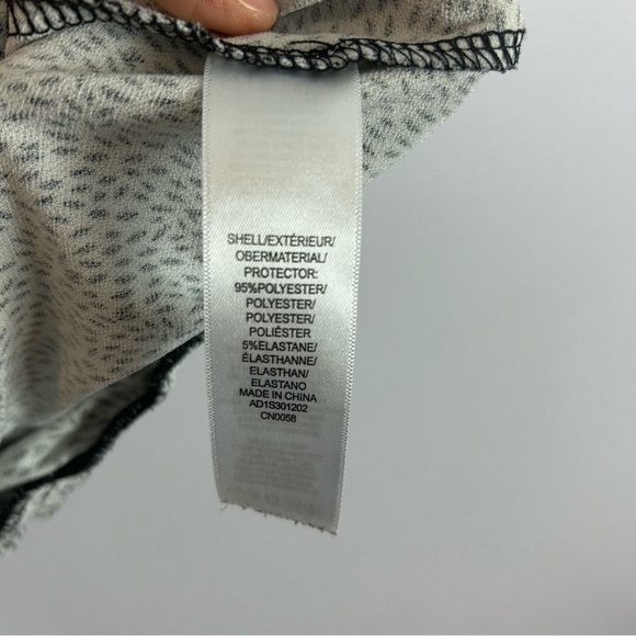 Adrianna Papell Black and White Ruffled Flutter Sleeve Blouse Size M - Picture 6 of 9